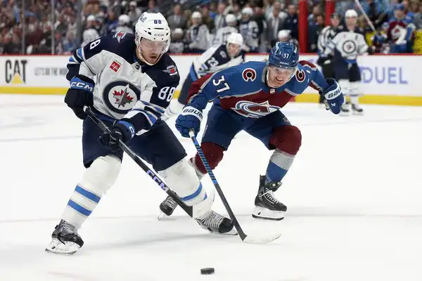 Avalanche routs Jets in Game 3 with five-pack of third period goals, take 2-1 series lead