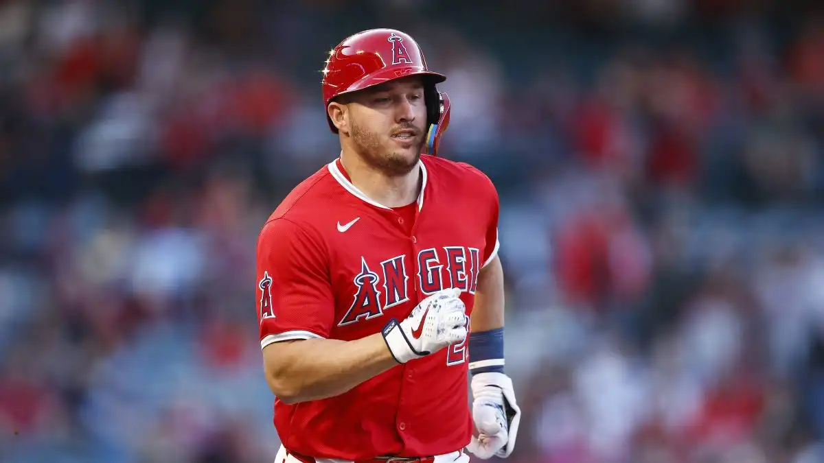 Angels star Mike Trout surgery torn meniscus former MVP