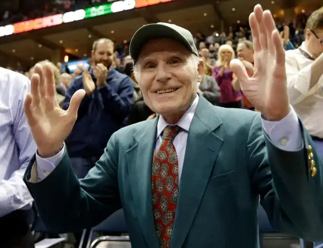 Former U.S. senator Milwaukee Bucks owner Herb Kohl dead 88