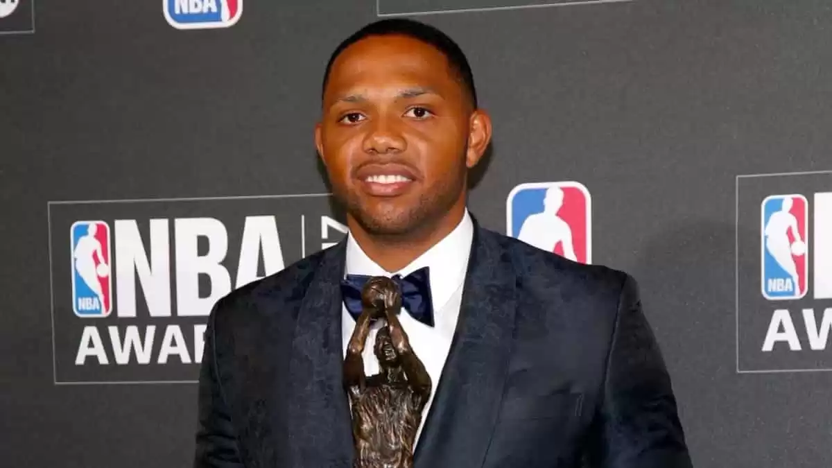 Phoenix Suns sign free agent Eric Gordon to two-year contract