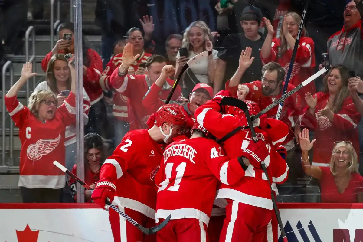 Red Wings and Tigers lead Detroit's comeback for 10th win: Good time to be in Detroit