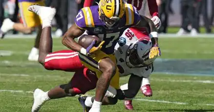 3 Standout Moments in Wisconsin Football's Heartbreaking Loss to LSU in ReliaQuest Bowl