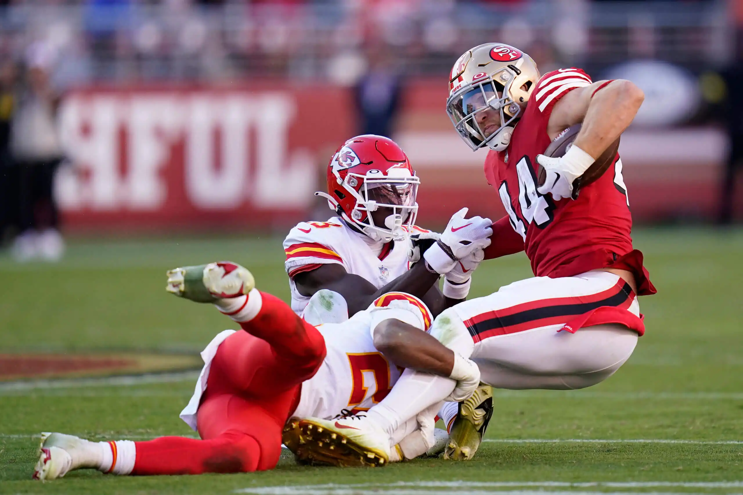 49ers fullback Kyle Juszczyk undergoes finger surgery, doubtful for Rams game