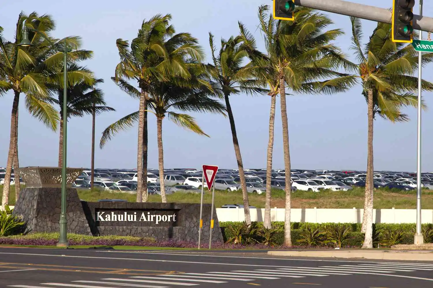 6 injured American Airlines Flight hard landing Kahului Airport Hawaii