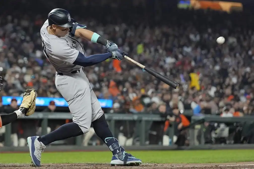 Aaron Judge hits 2 more homers to lead Yankees past Giants 6-2