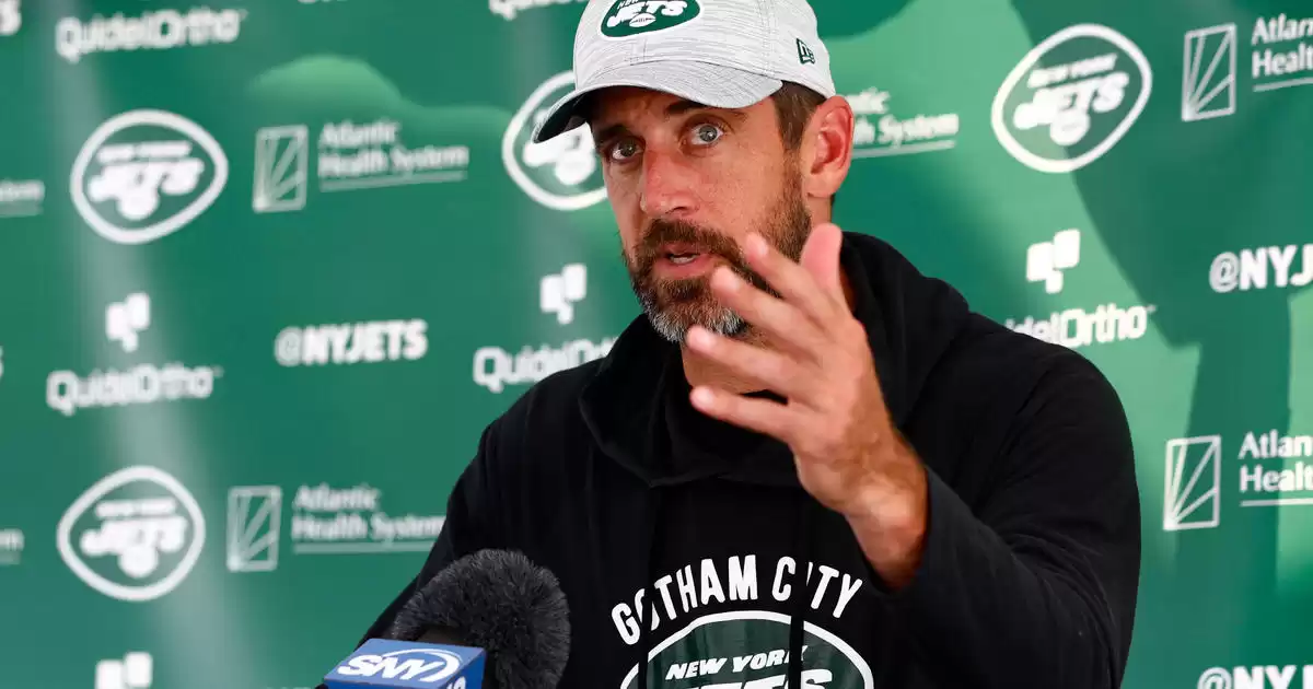 Aaron Rodgers supports Jets OC Nathaniel Hackett, criticizes Broncos coach Sean Payton