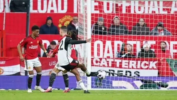 Alex Iwobi last-gasp goal Fulham brilliant win Manchester United