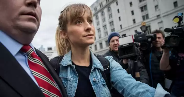 Allison Mack granted early release from prison following completion of NXIVM sentence - National | Globalnews.ca