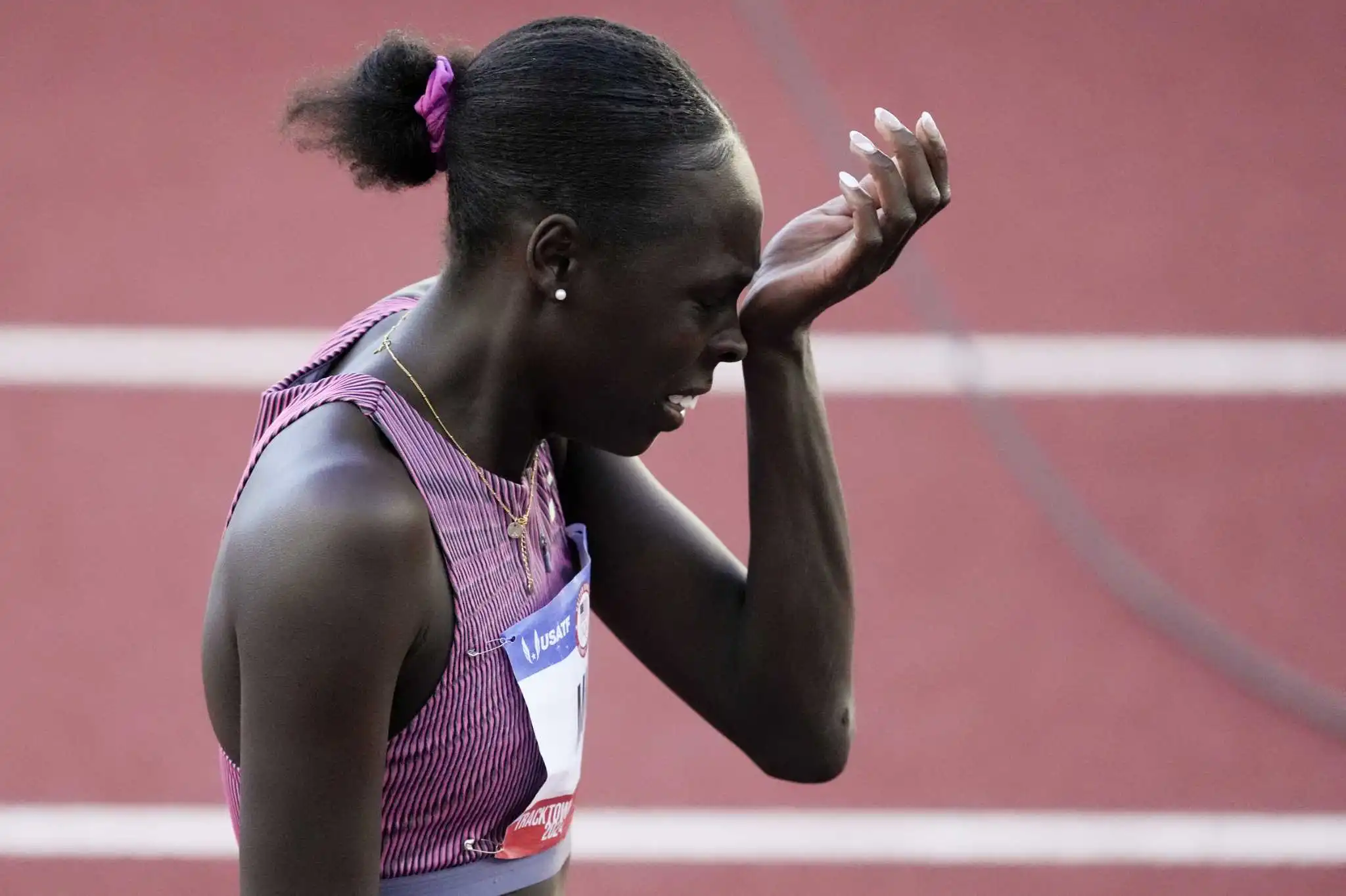 Athing Mu falls in 800 meters, loses chance to defend Olympic title
