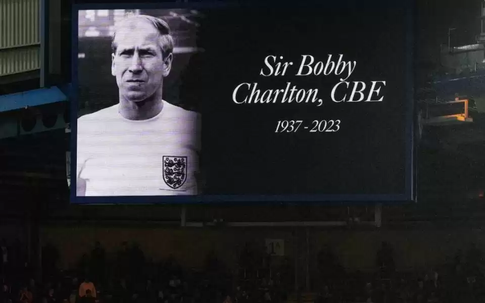Beckham praises England national hero Bobby Charlton