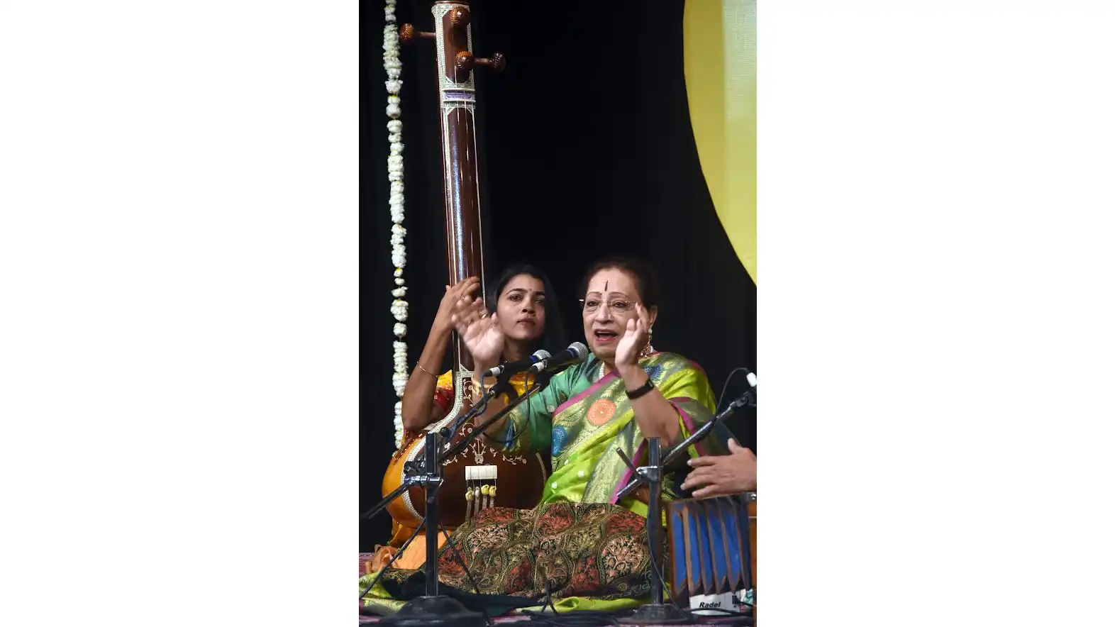 Bhopal: Begum Parveen Sultana Performance, Audience Applause
