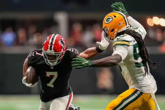 'Bijan Robinson leads Falcons to victory against Packers'