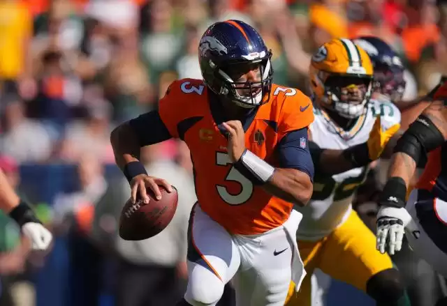 Broncos secure win of season by defeating Packers 19-17