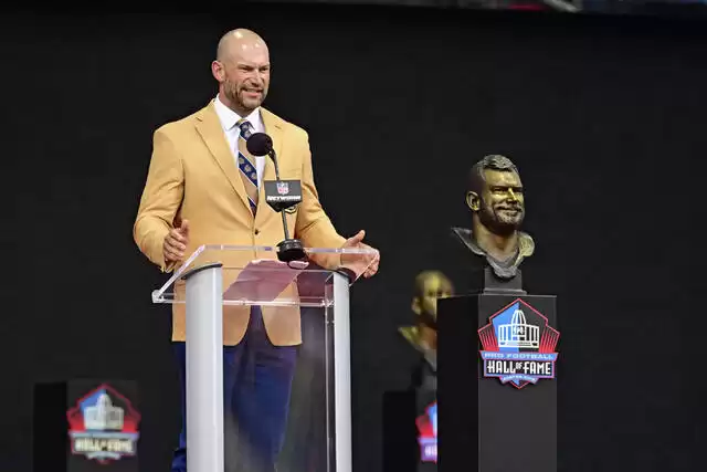 Browns tackle Joe Thomas achieves biggest victory, enshrined into Hall of Fame