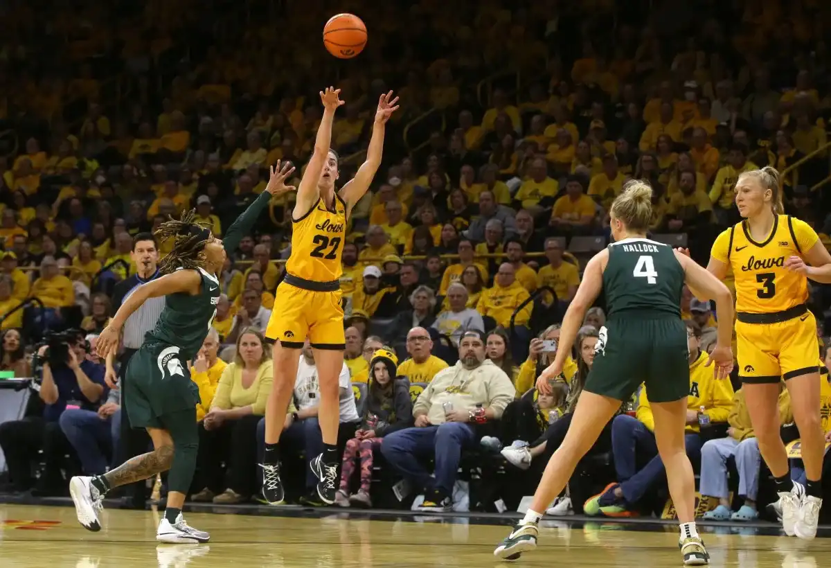 Caitlin Clark game-winning 3-pointer Iowa women's basketball Michigan State