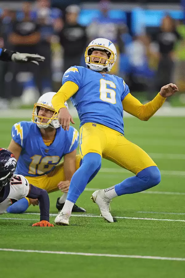 Cameron Dicker becomes Chargers' kicker as Browns trade Dustin Hopkins for draft pick