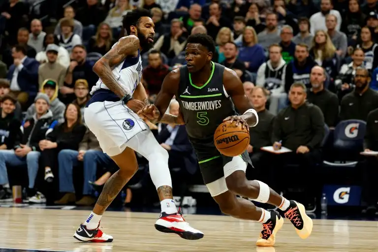 Celtics rally to hand Pistons 28th straight NBA defeat