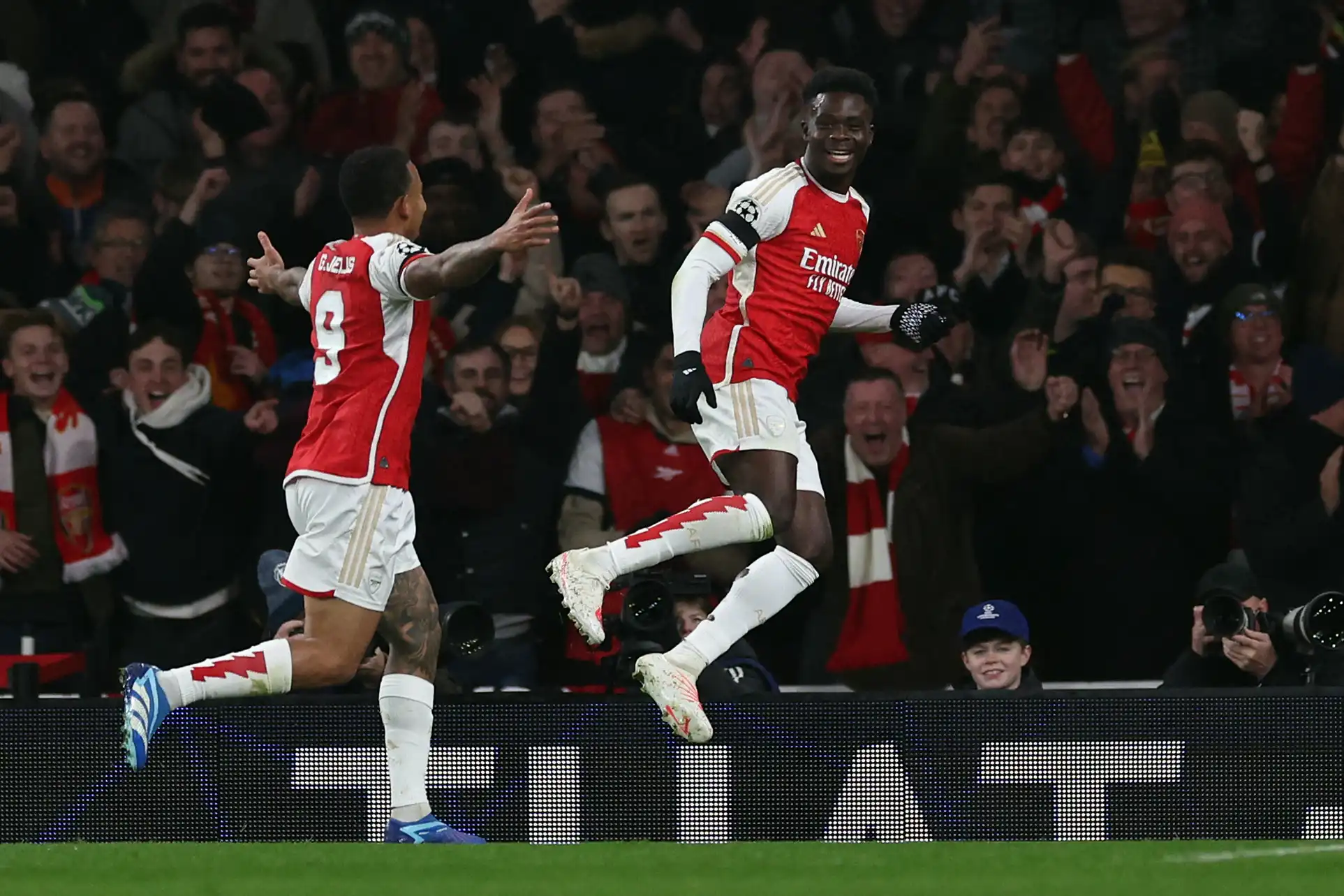 Champions League: Arsenal dominates Lens 6-0 to reach last 16