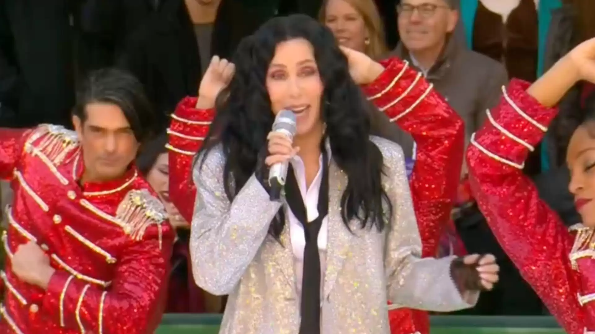 Cher criticized for lip syncing at Macy's Thanksgiving Day Parade