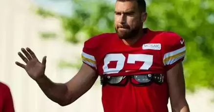 Chiefs TE Travis Kelce out for season opener with knee injury