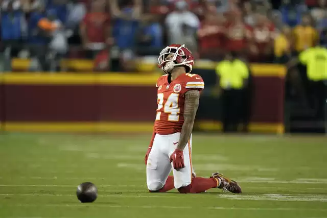 "Chiefs Thrive Without Holdout Chris Jones, but Travis Kelce Injury Proves Costly"