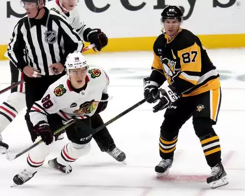 Connor Bedard wins NHL debut with assist for Blackhawks against Sidney Crosby, Penguins