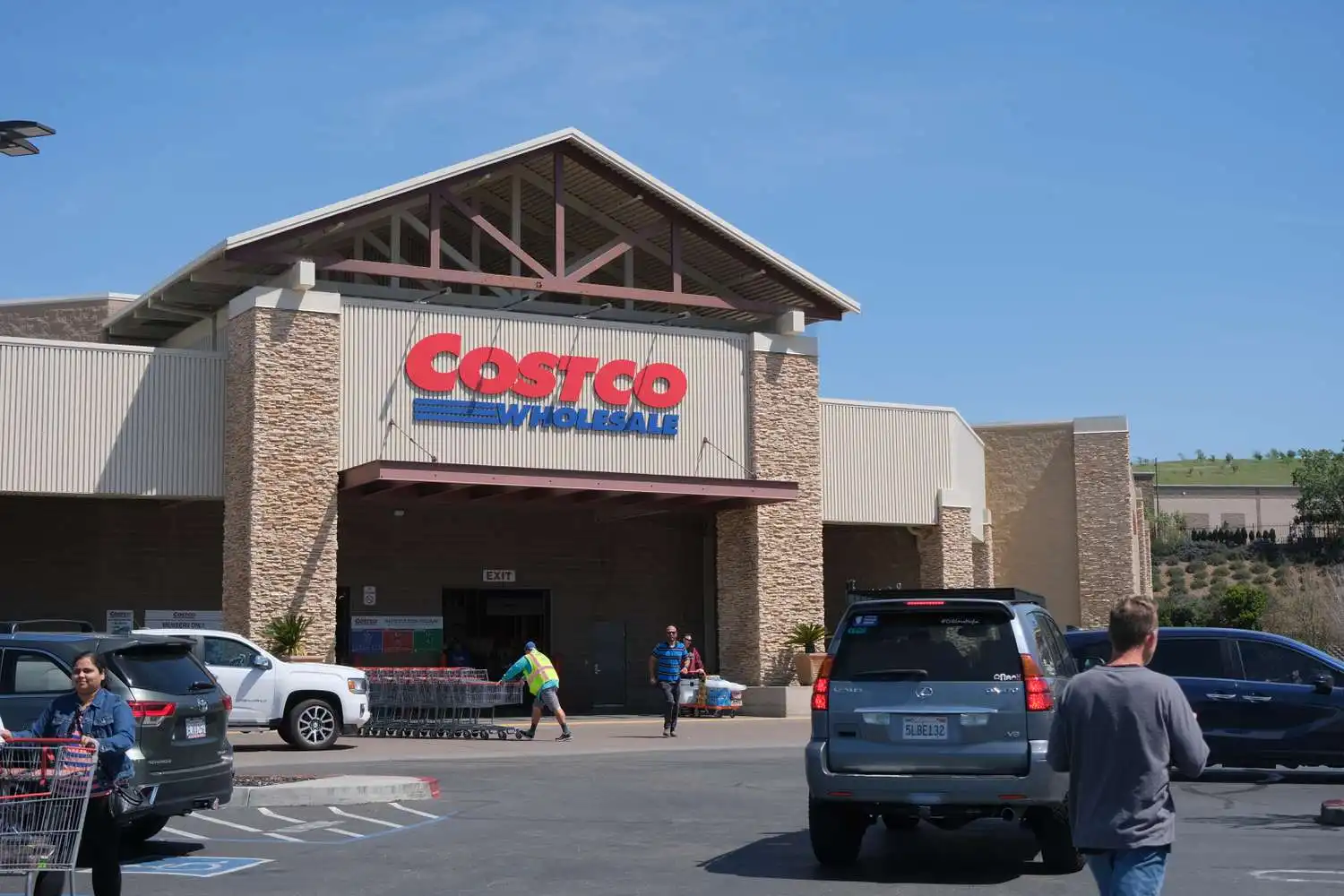 Costco stock record high earnings why