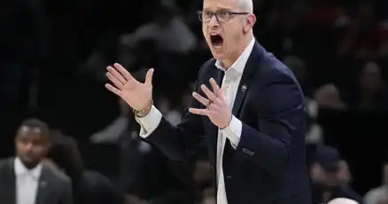 Dan Hurley Lakers offer UConn 3rd straight NCAA title quest
