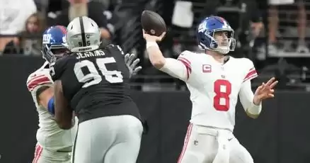 Daniel Jones Injury Update: Giants Quarterback Exits Game vs. Raiders