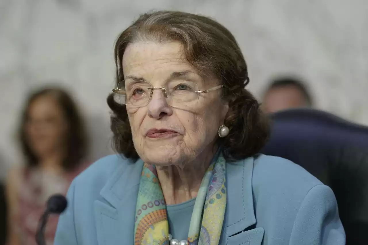 Dianne Feinstein: Staffers Confirm Visibly Confused and Preoccupied Senator during 'Say Aye' Moment