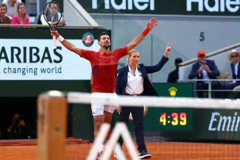 Djokovic sows French Open doubt hurting knee thriller