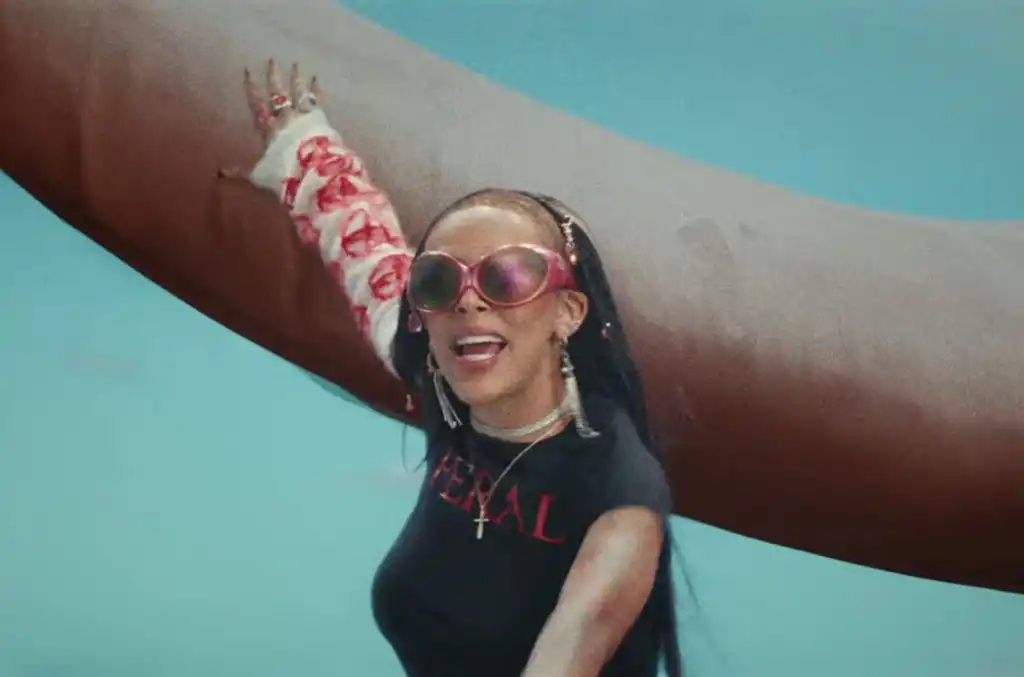 Doja Cat Wearing Y2K-Approved Ring, Almost Out Of Stock