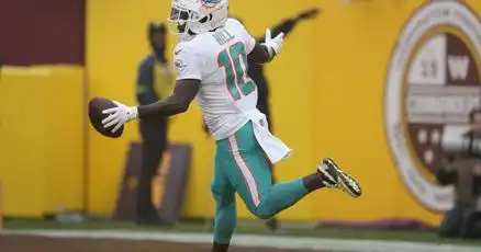 Dolphins' Hill scores 2 TDs in 45-15 win over Commanders, improving to 9-3 for first time since 2001