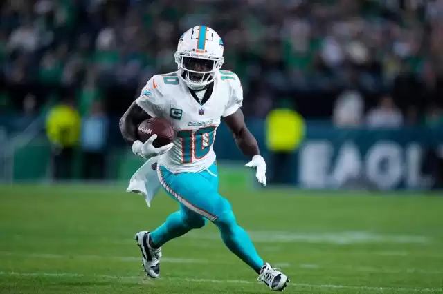Dolphins Tyreek Hill returns to practice Thursday