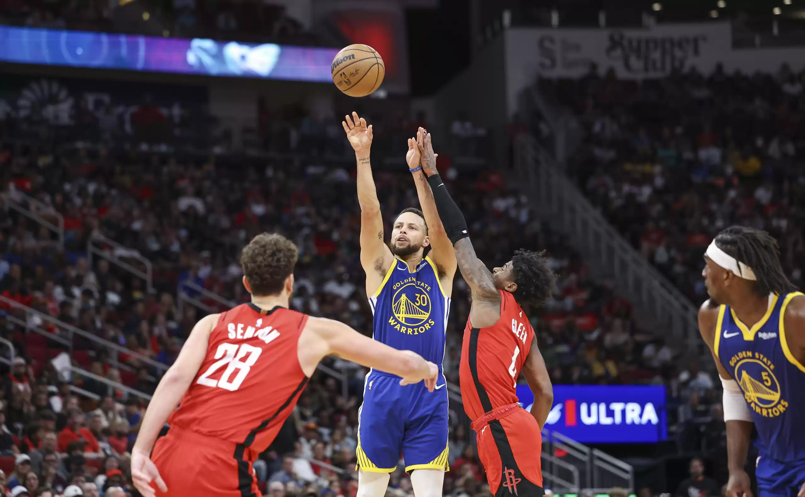 Draymond Green's comeback propels Warriors to a 106-95 victory against Rockets