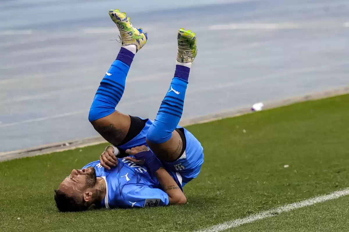 "Ex-FC Barcelona Star Neymar Disappoints Al-Hilal with Clashes Against Coach: Reports"