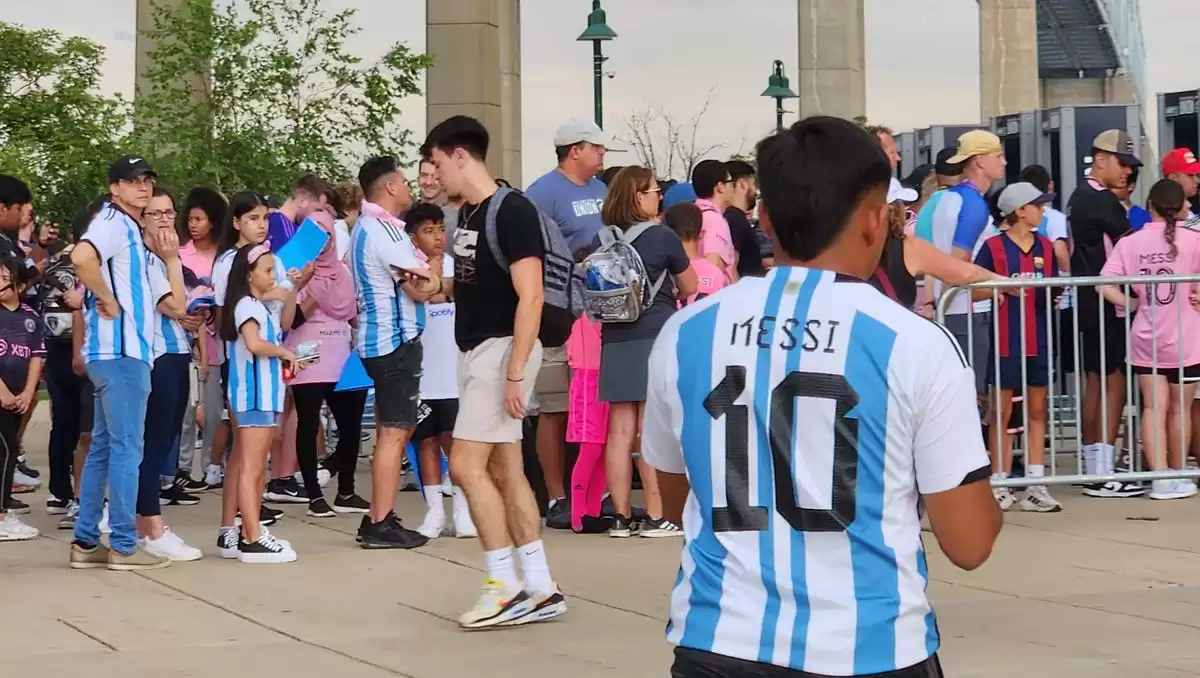 Fans flock to Philadelphia v Inter Miami match, mesmerized by Messi's presence
