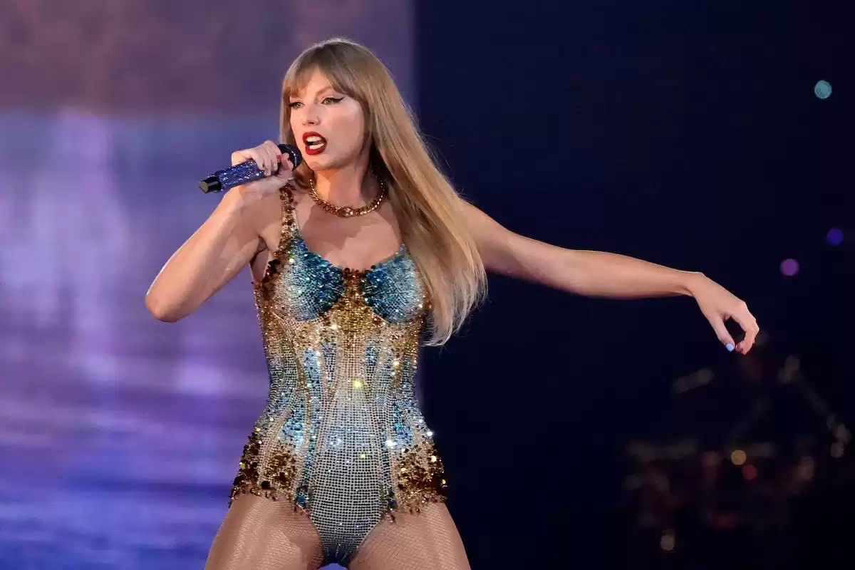 Fans in Frenzy as Swift Announces Release Date for 1989 Taylor's Version