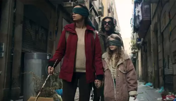 Film Review: BIRD BOX: BARCELONA (2023) Highlights Intriguing and Original Concept in Netflix's Sci-Fi Flick