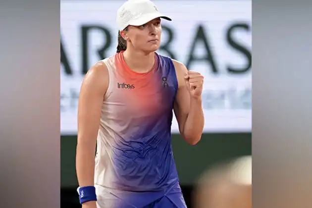 French Open: Iga Swiatek defeats Naomi Osaka in grueling three-hour match