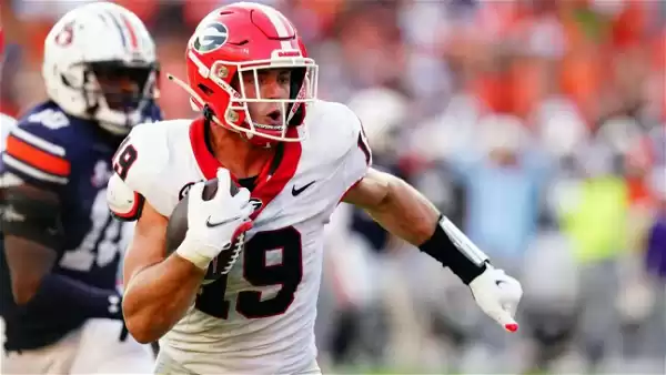 Georgia All-American tight end Brock Bowers undergoes ankle surgery after injury during Bulldogs' game against Vanderbilt