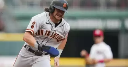 Giants Extend Winning Streak to Six, Defeat Reds 4-2 in Extra Innings to Conclude Suspended Game