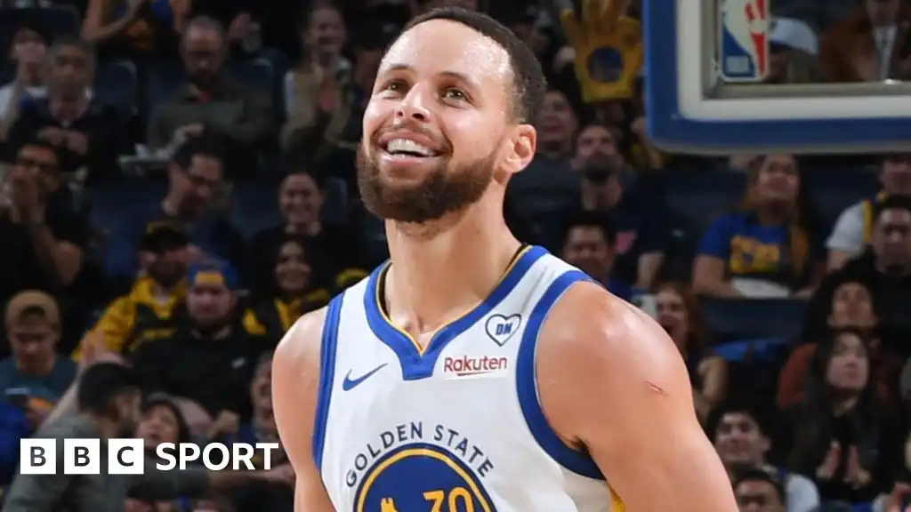 Golden State Warriors defeat Philadelphia 76ers with Stephen Curry scoring 37 points in NBA game