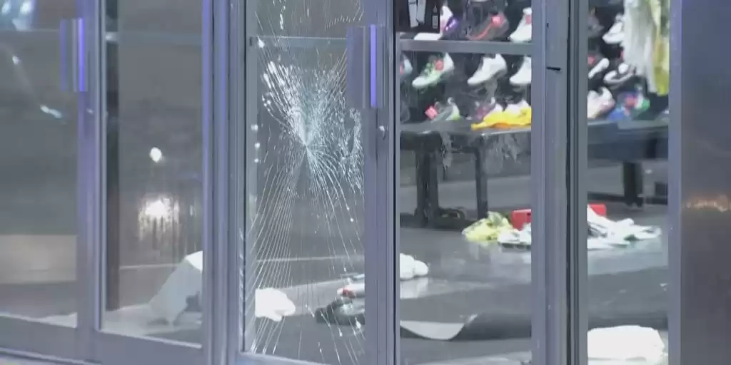 Groups of People Loot Stores in Philadelphia: At Least 15 Arrested