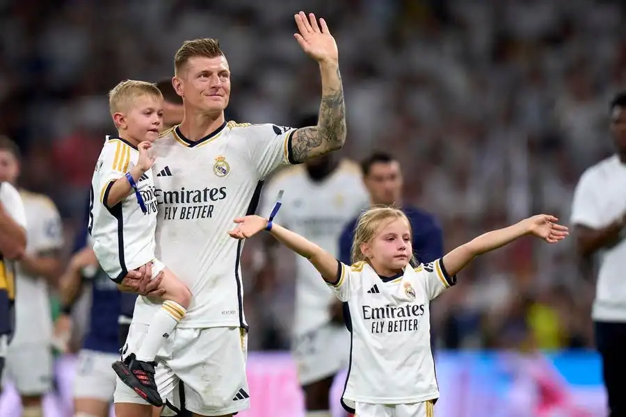 Ice Cold Real Madrid Legend Kroos Breaks Down In Perfect Bernabeu Farewell (VIDEO)
