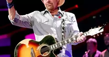 Inside Toby Keith's Health Battle and Stomach Cancer Treatment