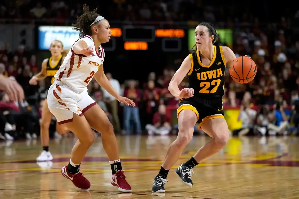Iowa women's basketball in-state showdown: Holds off scrappy Iowa State