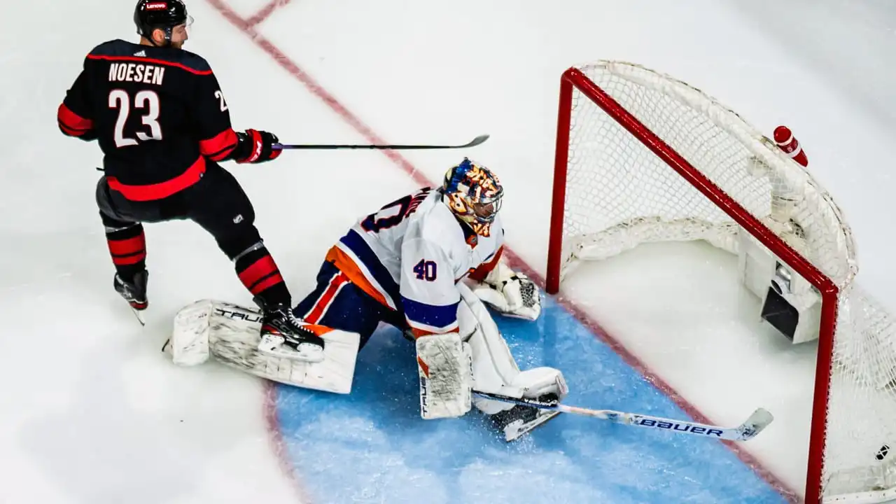 Islanders struggle to overcome quick goals in Game 5 loss to Hurricanes on NHL.com