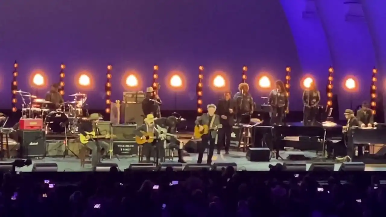 Keith Richards Unbelievable Performance Willie Nelson Blowing Fans Minds Better