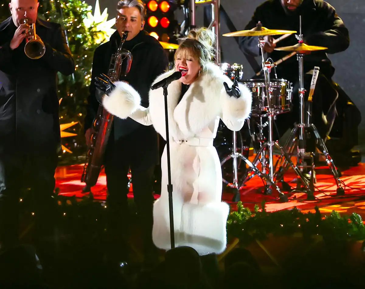 Kelly Clarkson revela una increíble pérdida de peso en el Rockefeller Center Tree Lighting